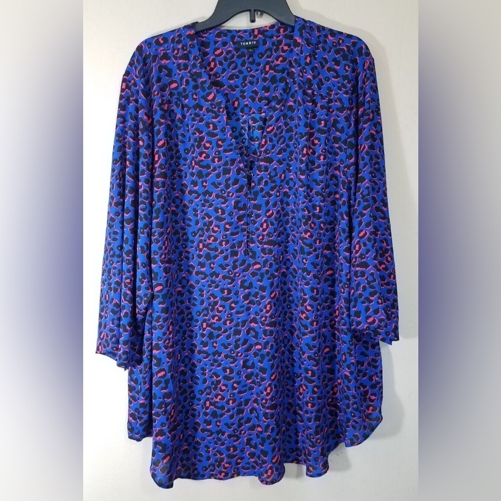 Torrid Blouse Women Size 1 Blue Animal Leopard Print Top Shirt 3/4 Sleeve Pink
